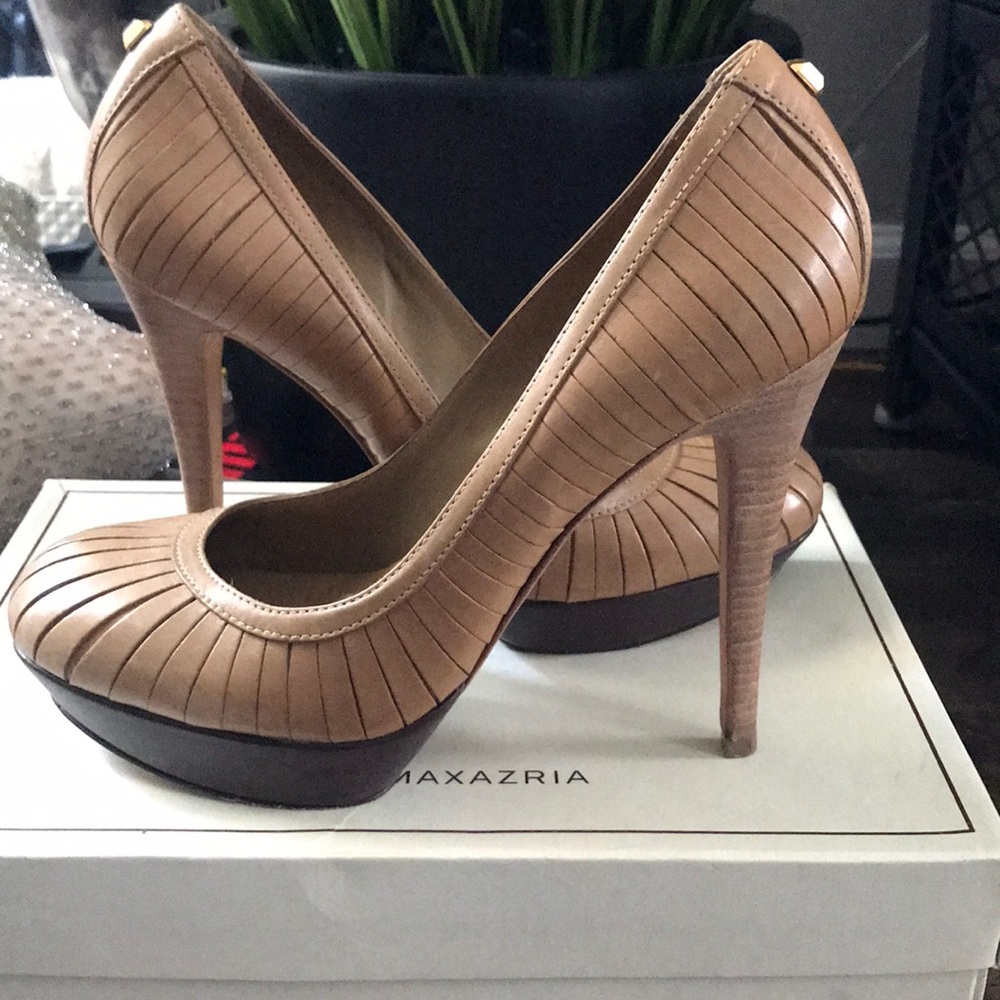 BCBG MaxAzria Pumps